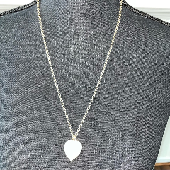 Jewelry - Gold tone necklace